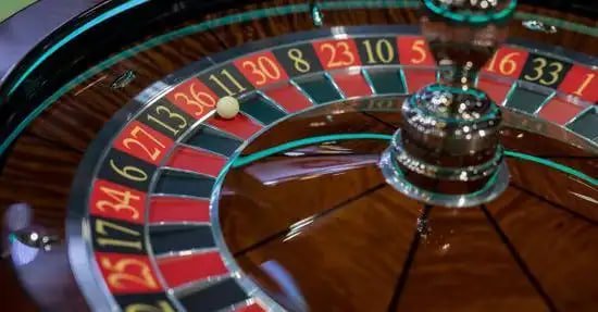 Người chơi thienhabet trải nghiệm casino trực tuyến trên điện thoại di động